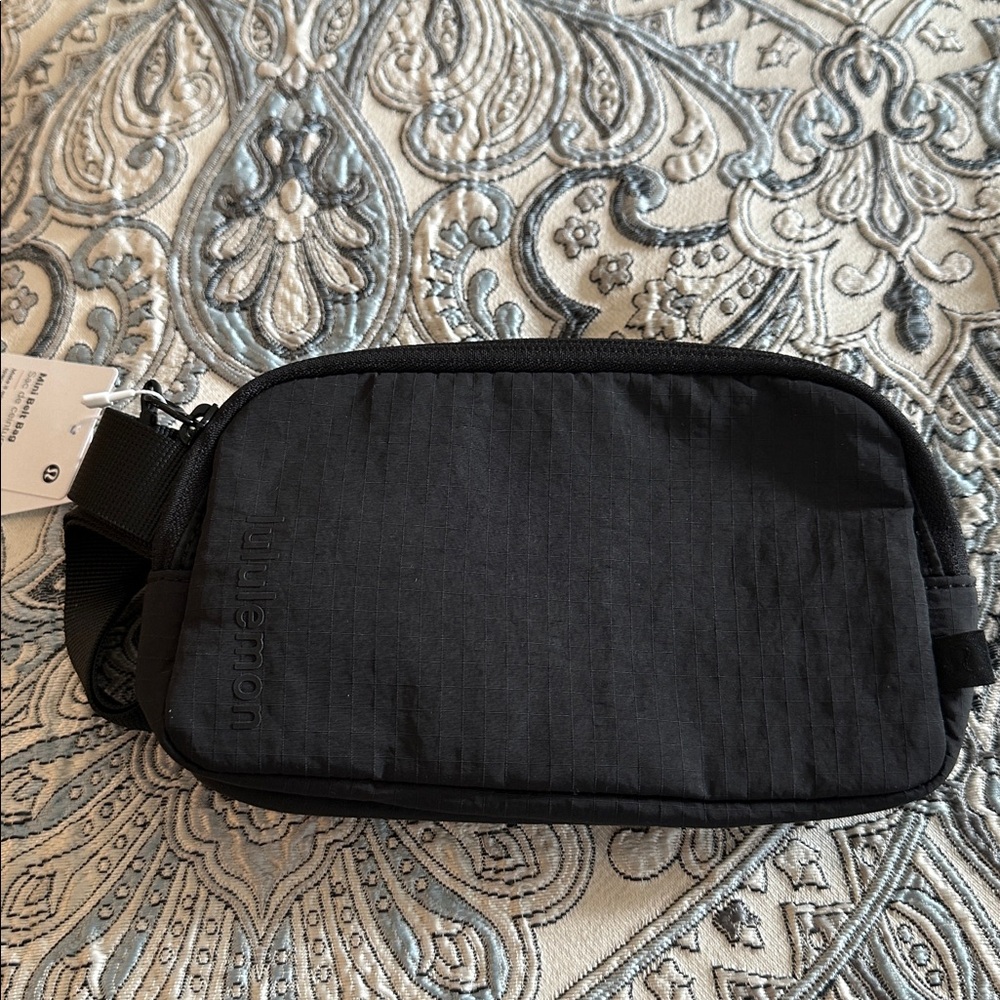 Lululemon Black Mini Belt Bag NWT
